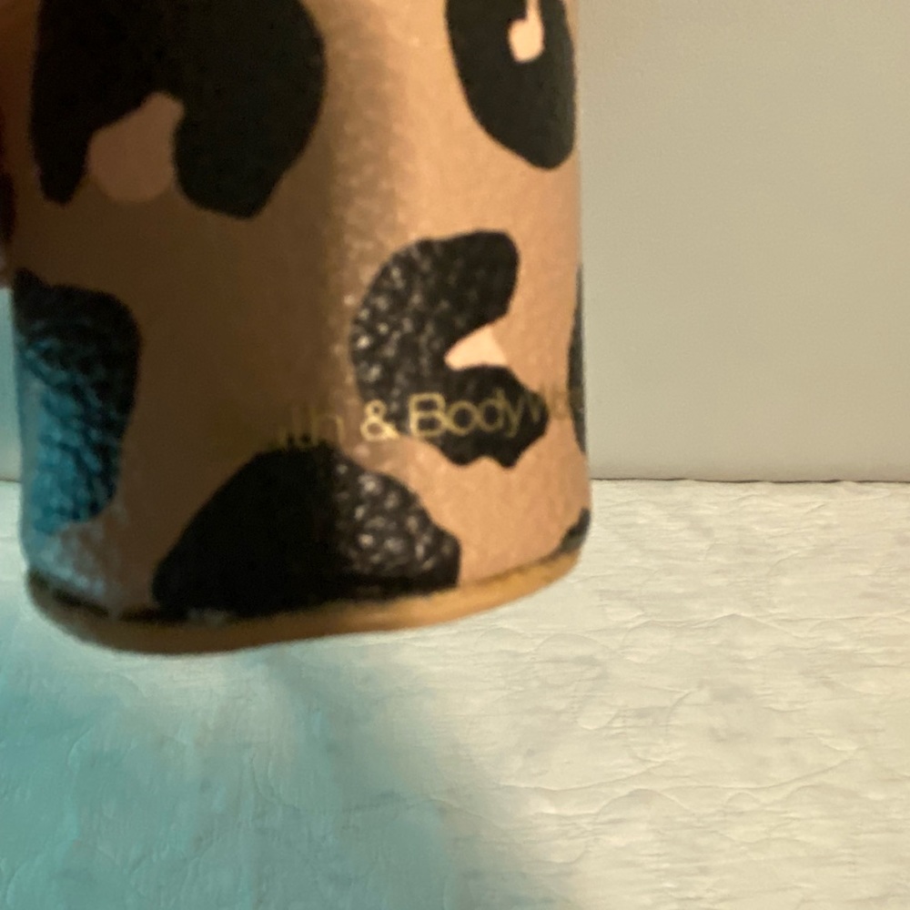Bath & Bodyworks hand spray holder